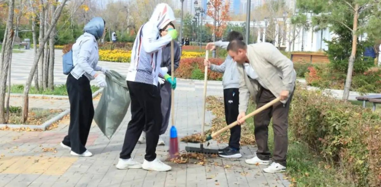 Елордада «Алаш қайраткерлері» ескерткіші маңында тазалық жұмыстары жүргізілді