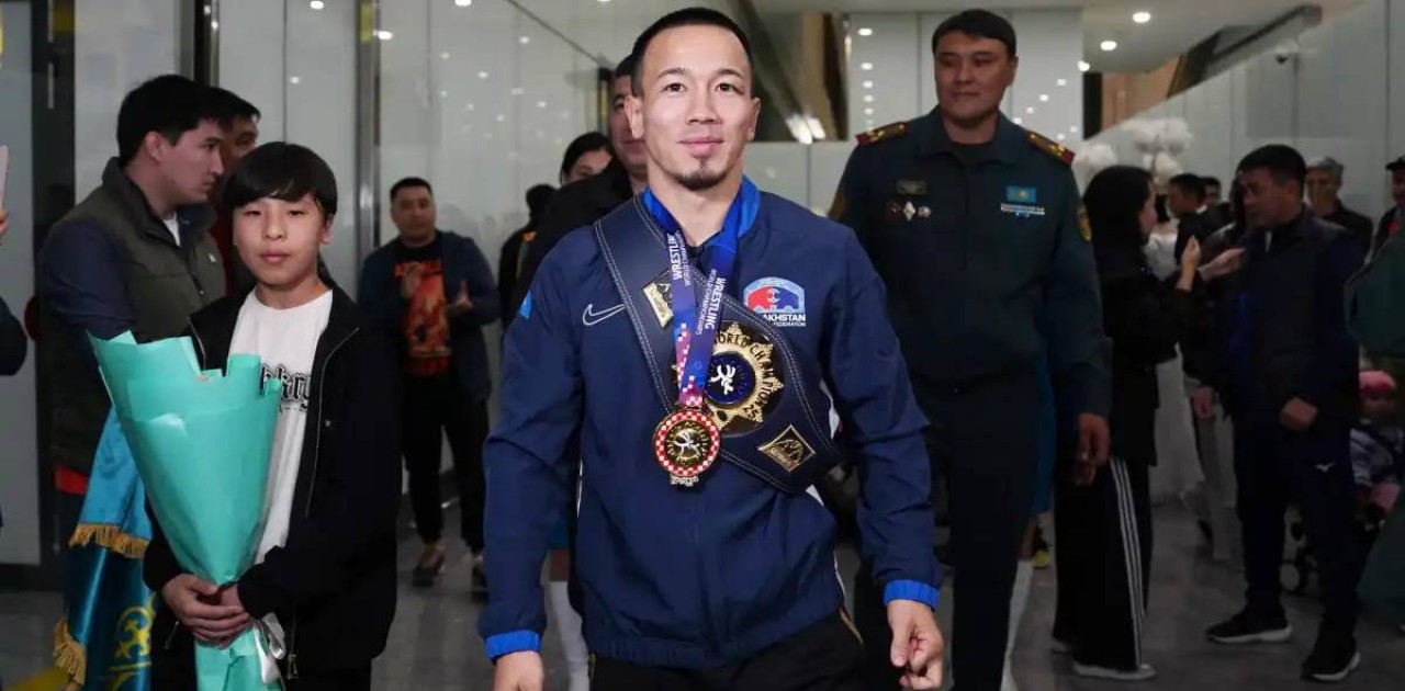 Астана әуежайында грек-рим күресінен әлем чемпионы Айдос Сұлтанғалиды қарсы алды