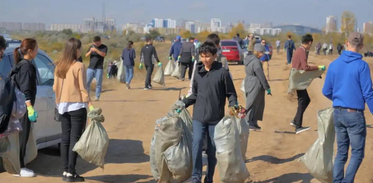 Астанада 100 мыңнан астам адам қалалық сенбілікке шықты