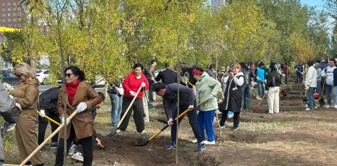 «Таза Қазақстан»: Астанада ағаш егу науқаны өтті