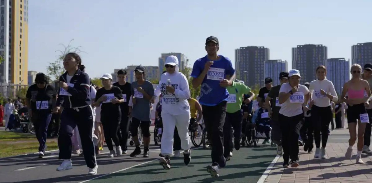 Елордадағы «Жігерлі жандар» парамарафонына 80-ге жуық адам қатысты