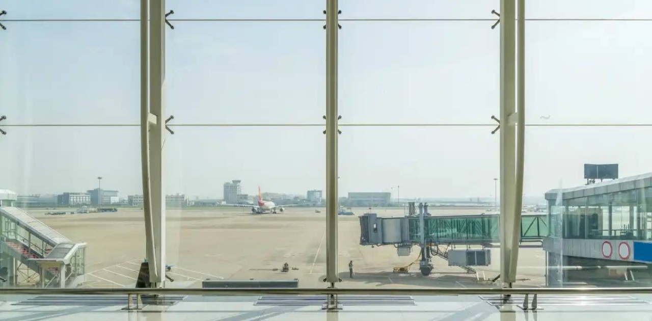 Елордада әуежайдың ұшу-қону жолағы уақытша жабылады