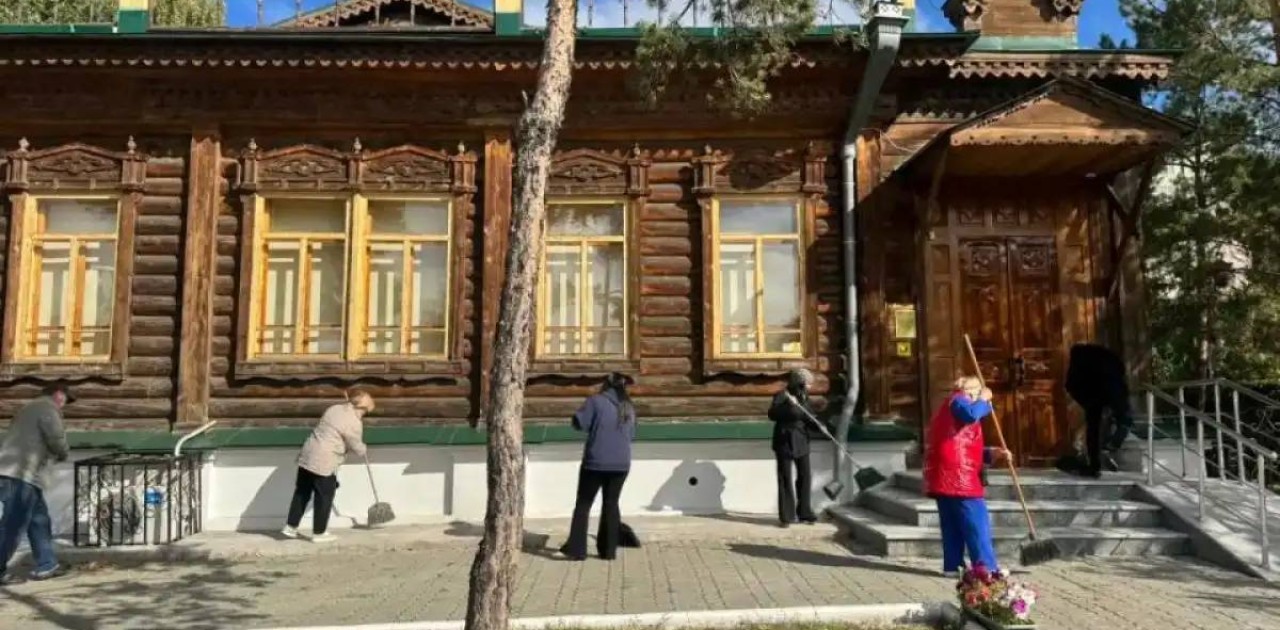 Астанада Сәкен Сейфуллин музейінің қызметкерлері тазалық акциясын өткізді