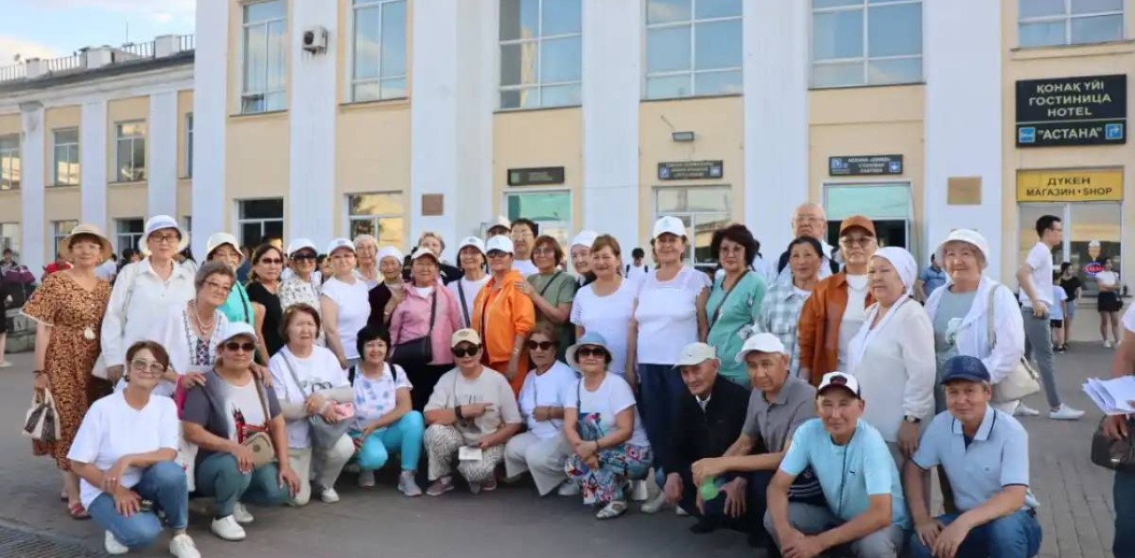 Астаналық зейнеткерлер Абай еліне саяхатқа аттанды