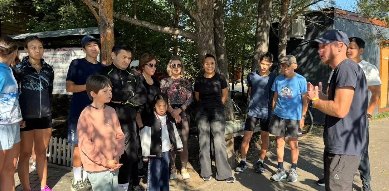 «Таза Қазақстан»: елордалық спортшылар шаңғы-роллер жолы аумағын тазартты