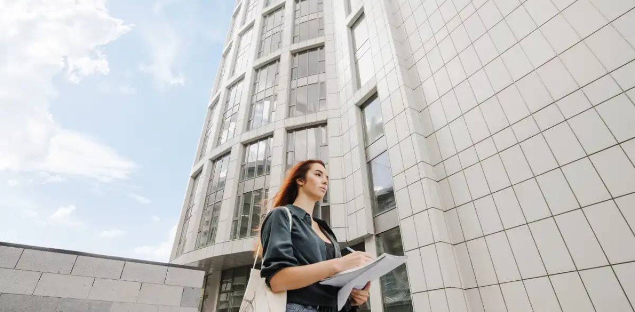 Назарбаев университетінің студенті жатақхананың 12-қабатынан құлап, көз жұмды