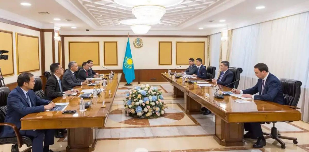 Олжас Бектенов Proton Holdings басшысымен елімізде электромобиль шығару жоспарын талқылады