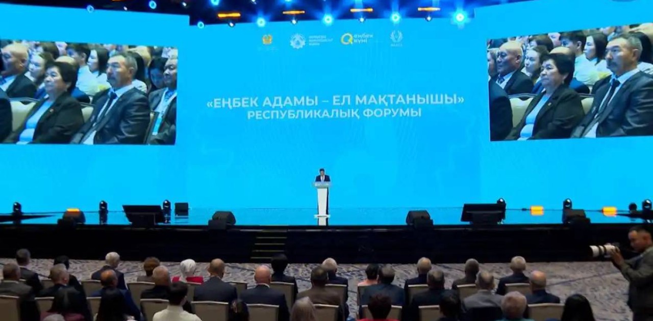 Олжас Бектенов жұмысшы мамандықтар өкілдерін марапаттады