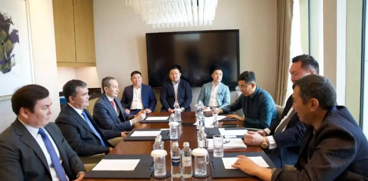 Сумо аңызы Хакухо Се Астанада шеберлік сабағын өткізді