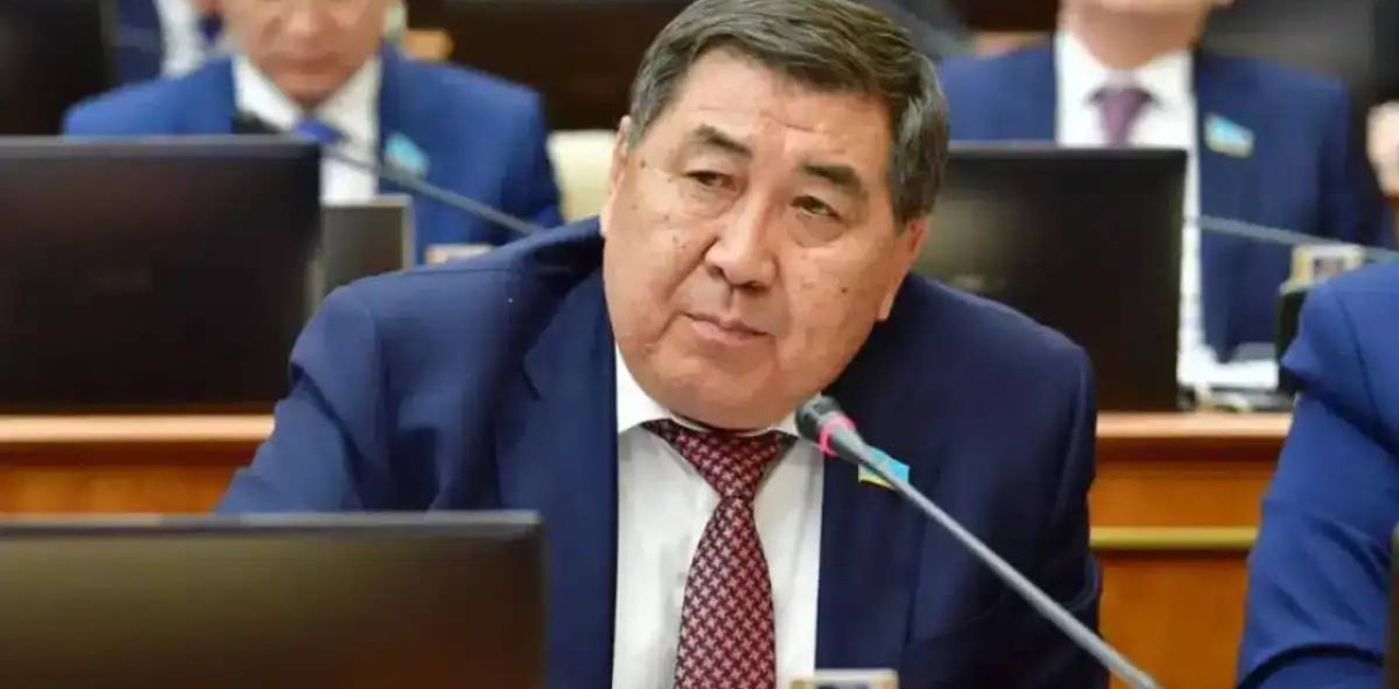 Ермұрат Бәпи Amanat қатарына қосыла ма: депутат жауап берді