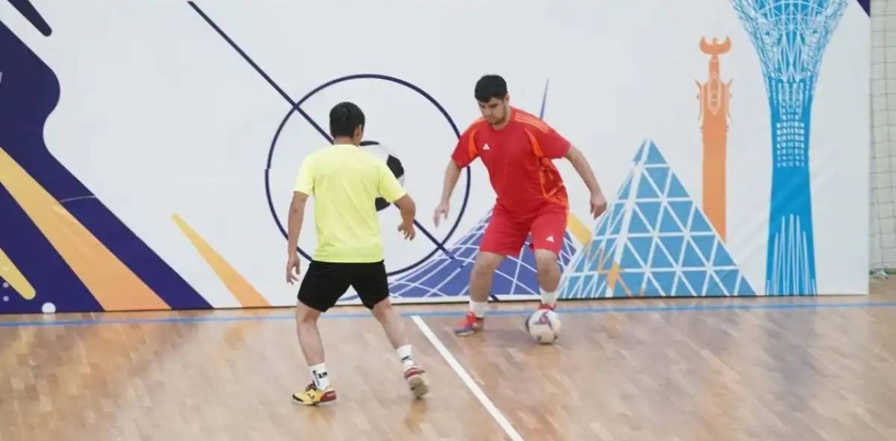 Бас қаладағы коммуналдық мекеме қызметкерлері шағын футболдан сынға түсті