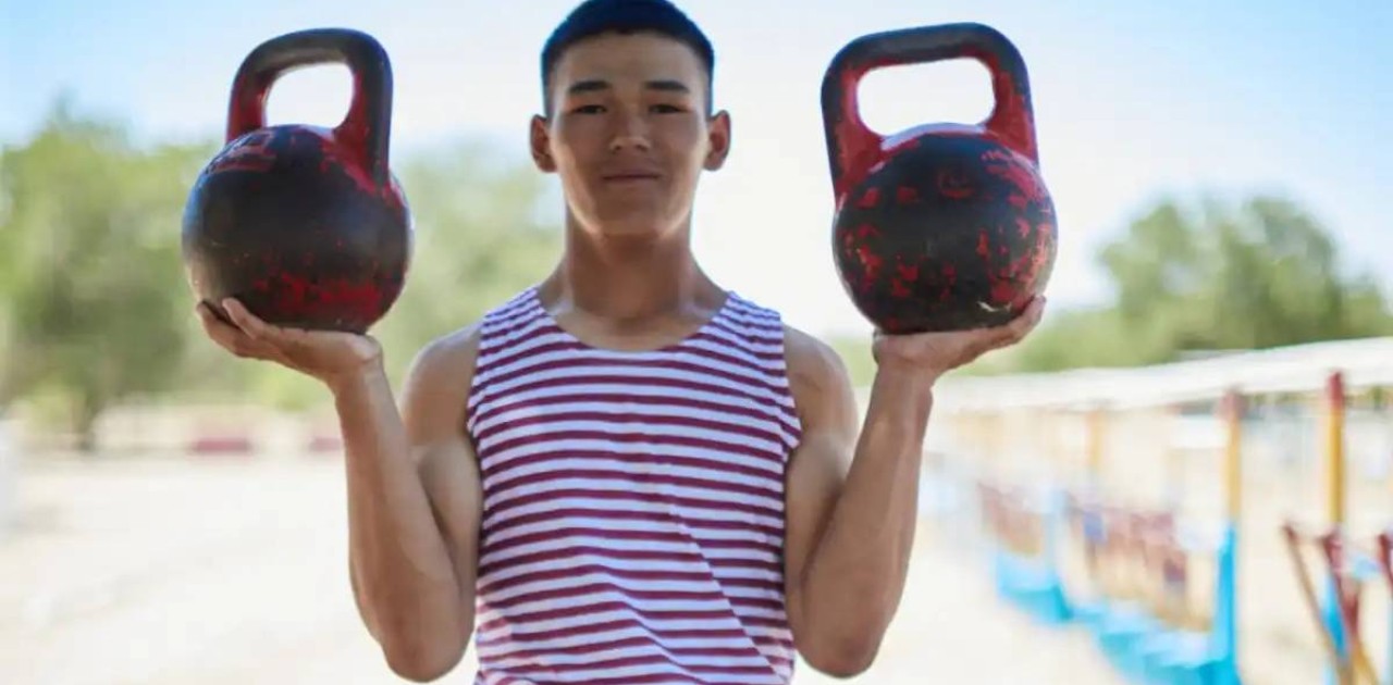 Гір көтеру спортынан үш дүркін әлем чемпионы әскерде борышын өтеп жүр