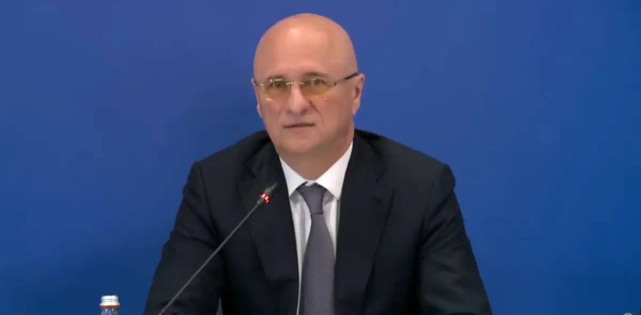 Елімізде жанармай бағасы көршілес елдермен теңестіріледі – Роман Скляр