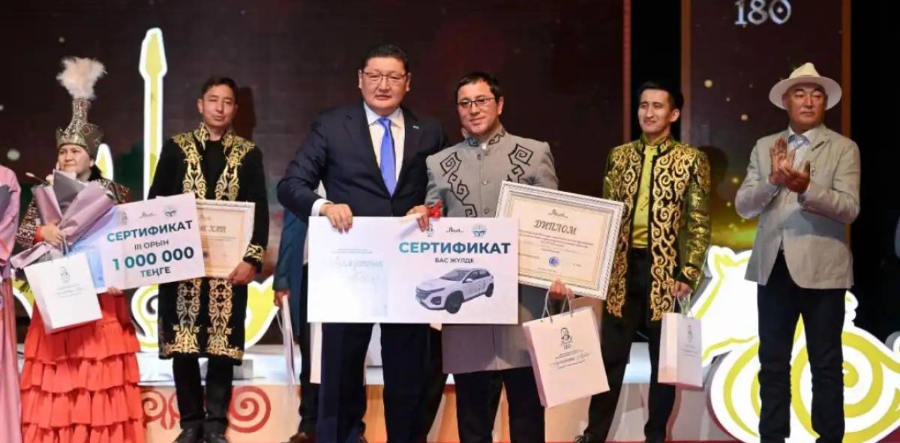«Адамзаттың Абайы» атты ақындар айтысында Мақсат Ақанов жеңімпаз атанды
