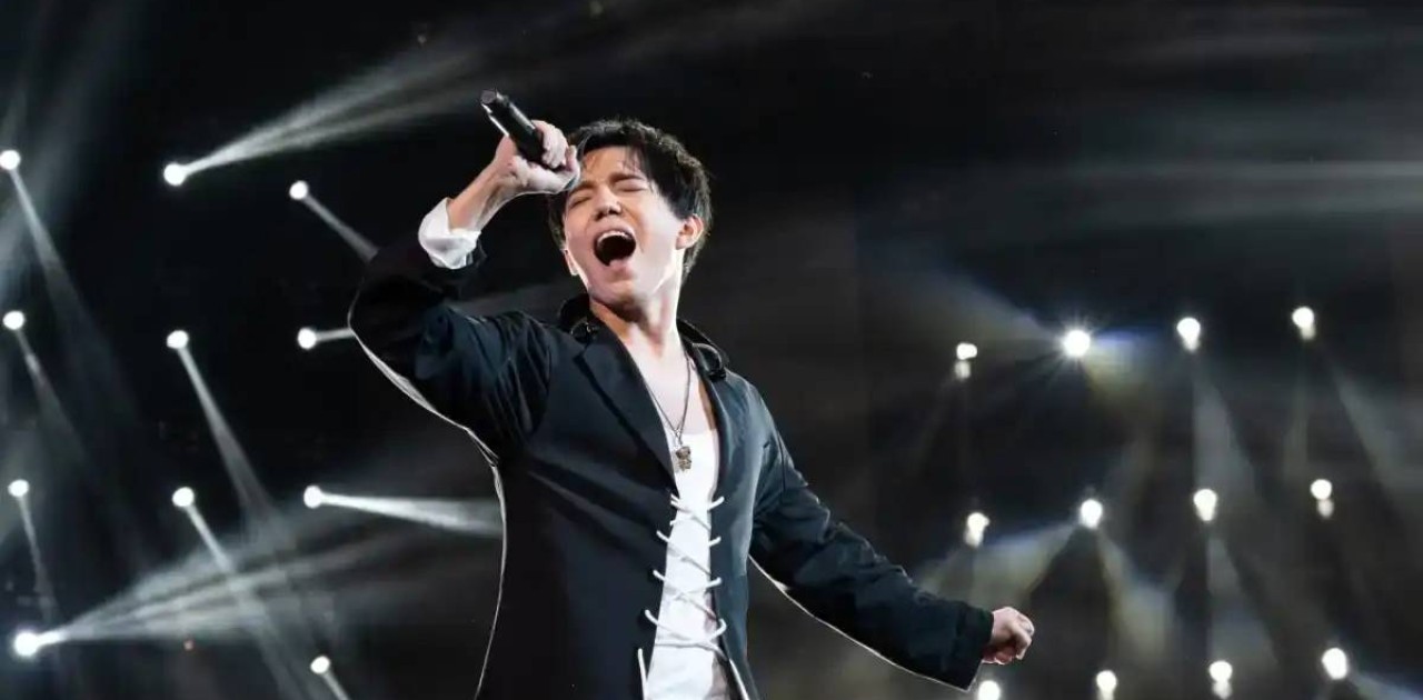 Димаштың әні алғаш рет Disney радиосында қойылды