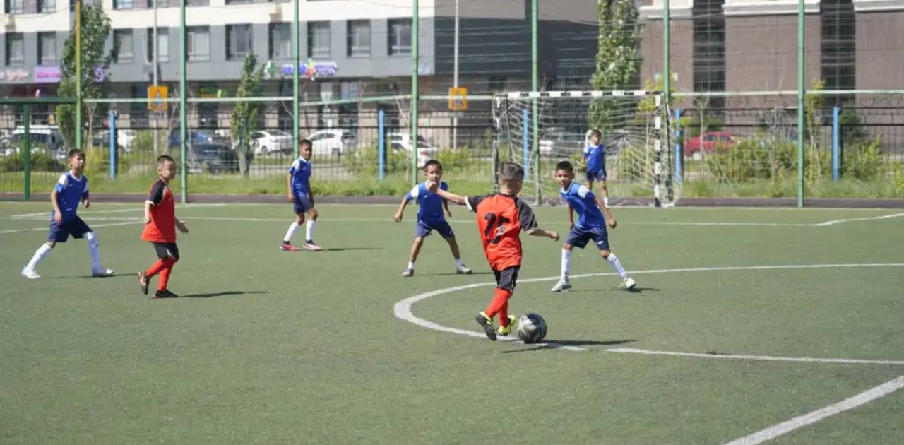 FIFA Қазақстанда 100 шағын футбол алаңын салады