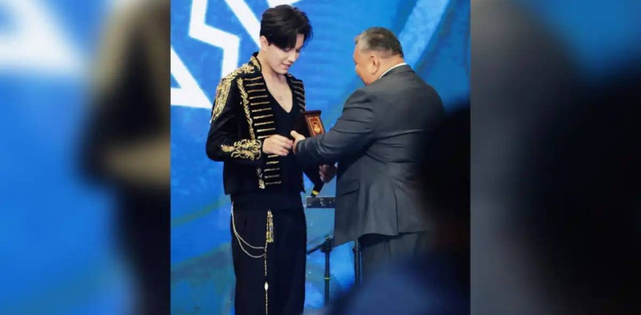 Димаш Құдайберген Қырғызстанның халық әртісі атағын алды