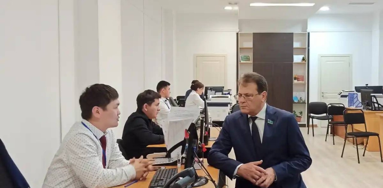 Сенатор елордадағы «iKOMEK 109» орталығының жұмысымен танысты