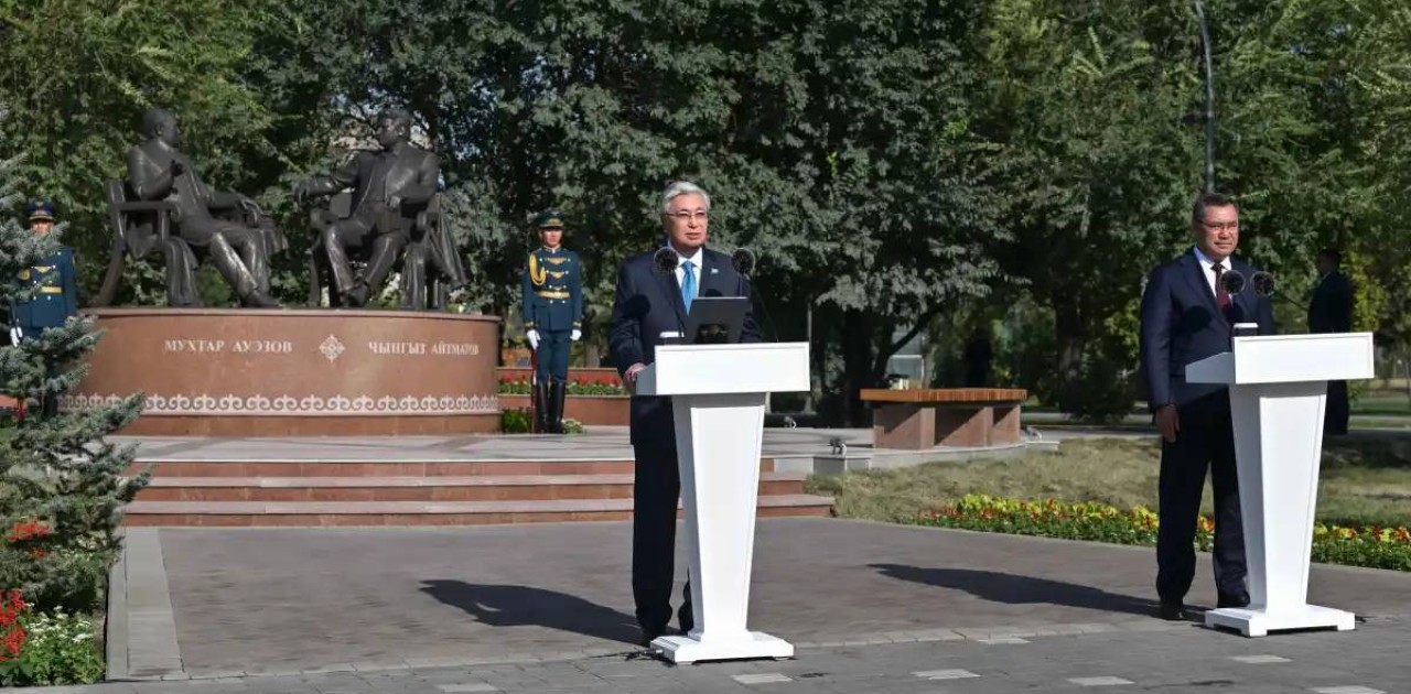 Бішкекте Мұхтар Әуезов пен Шыңғыс Айтматовқа арналған ескерткіш ашылды