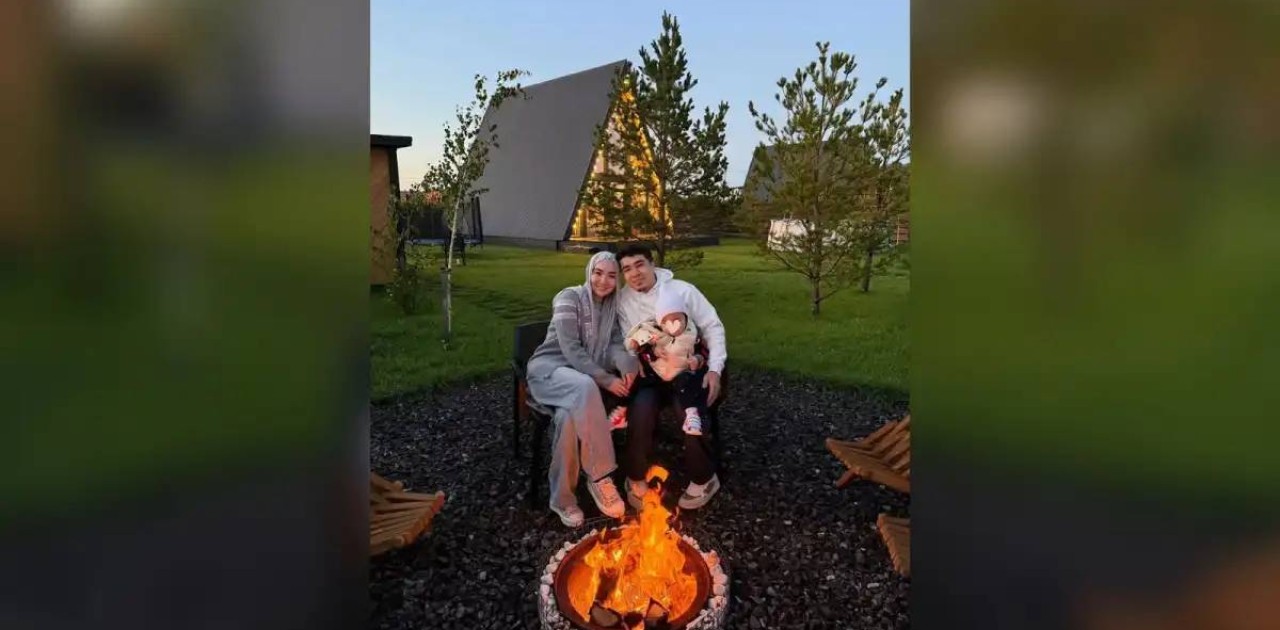 Фариза Төреәлі баласын алғаш рет көпшілікке көрсетті