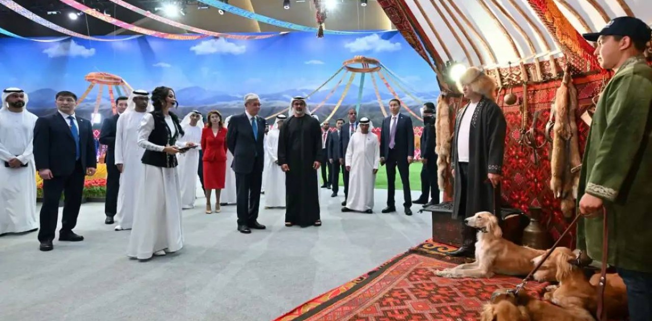 Қазақстан Президенті мен Абу Даби Тақ мұрагері «Этноауыл» көрмесін аралады