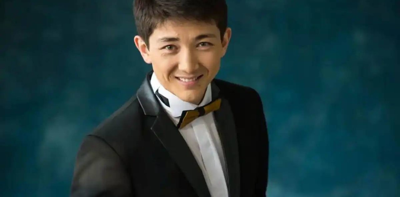 «Өмірде ашық жарқын адам емеспін»: актер Дәурен Серғазинмен сұхбат