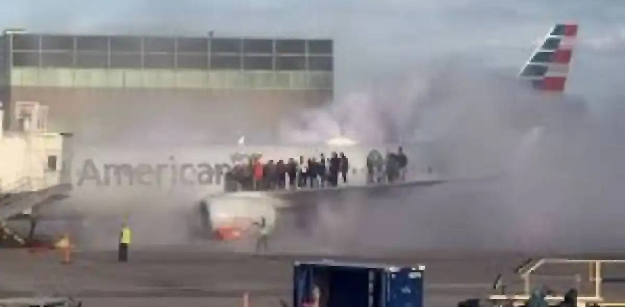 АҚШ-та жолаушылар ұшағынан өрт шығып, 6 адам жарақаттанды