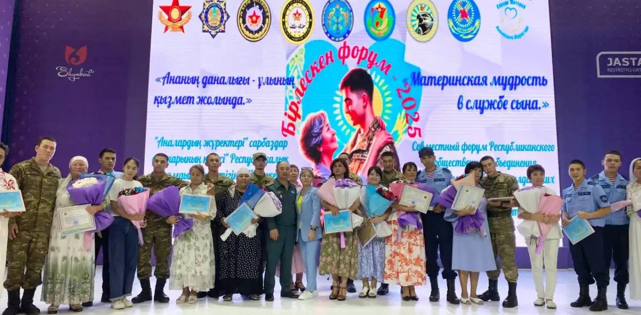 Әскердегі сарбаздар аналарына ерекше тосын сый жасады