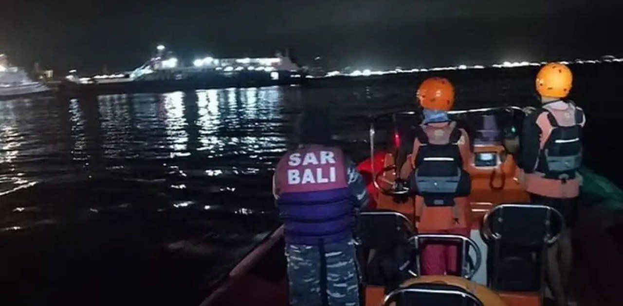 Бали аралында паром суға батып, 4 адам қаза тапты