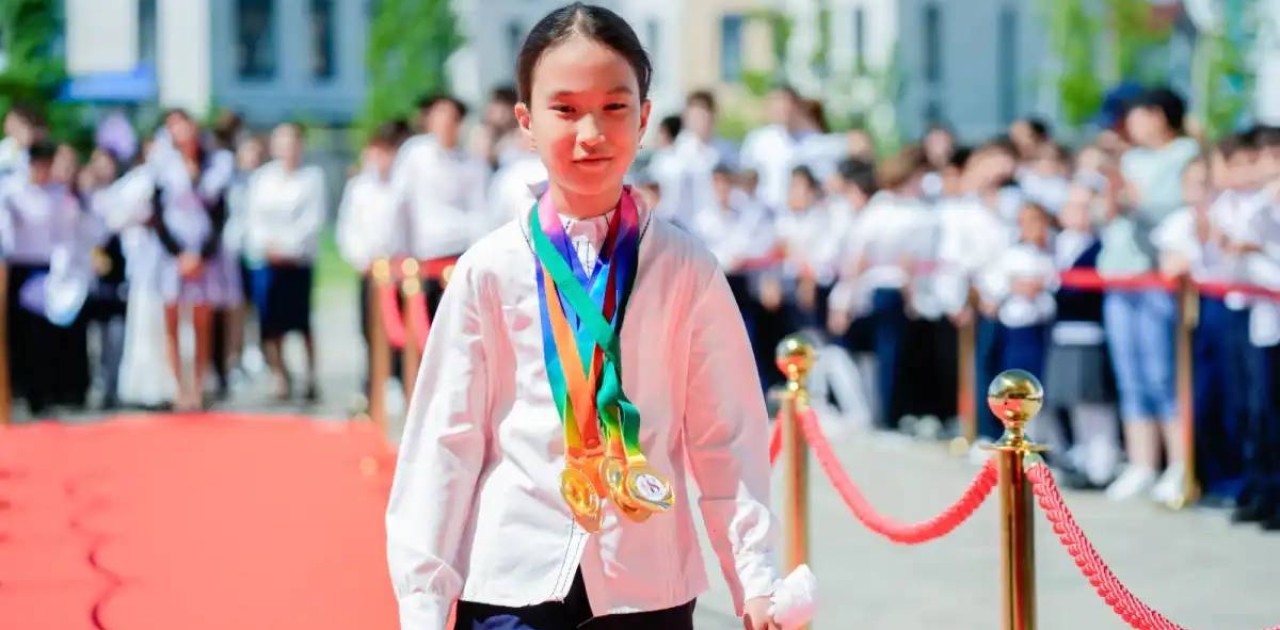 «Жұлдыздар шеруі – 2025»: Елордалық мектепте үздік оқушылар марапатталды