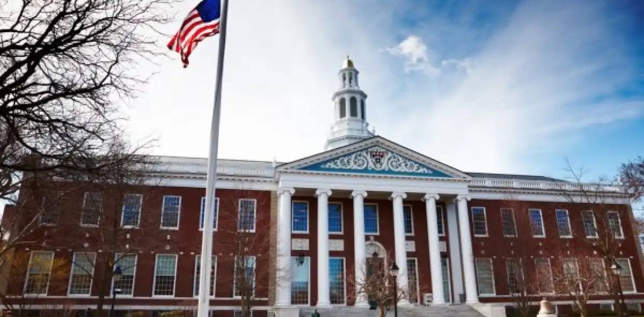 Гарвард университеті шетелдік студенттерді қабылдау құқығынан айырылды