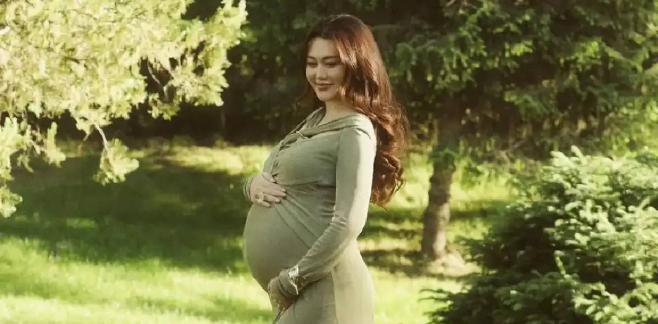 «Бөпеміздің өмірге келуіне санаулы күндер қалды»: Ерке Есмахан оқырмандарына жүрекжарды жазба арнады