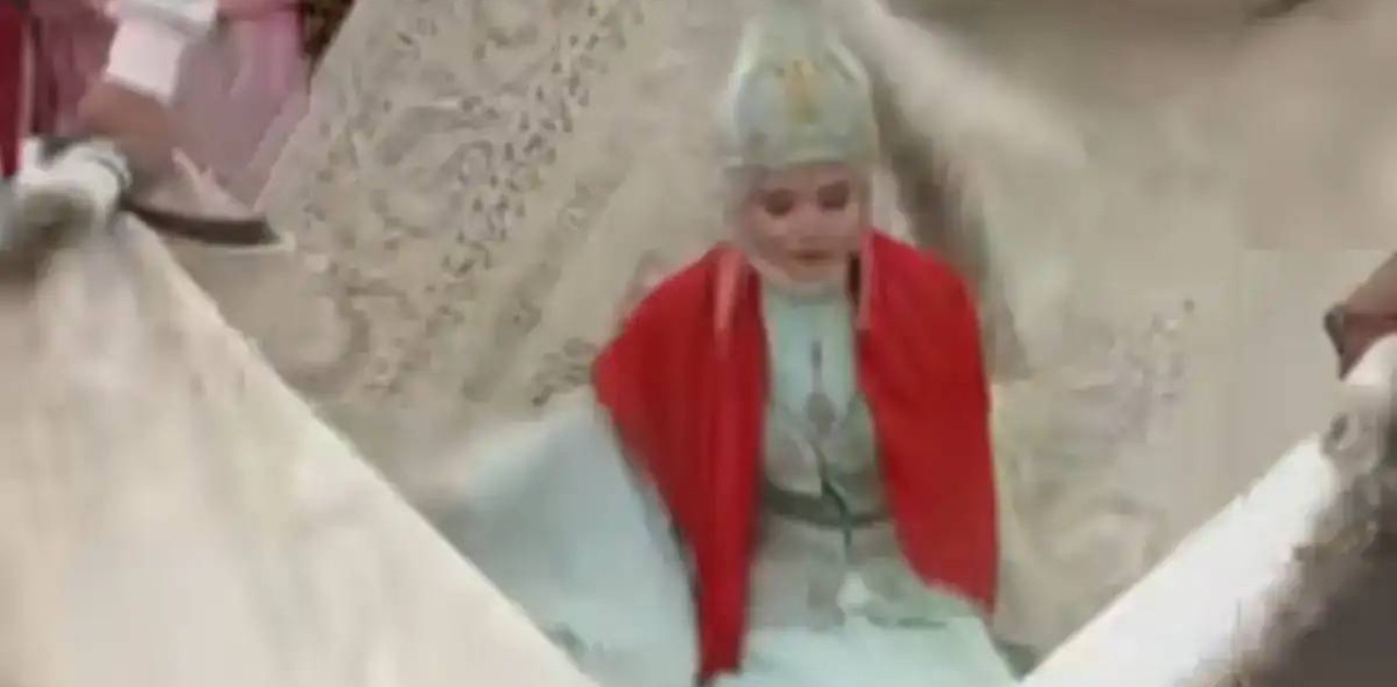 «Кілеммен- шығарғаны несі?»: желіде Сәкен Майғазиевтің келінінің ұзатуы қызу талқыланып жатыр