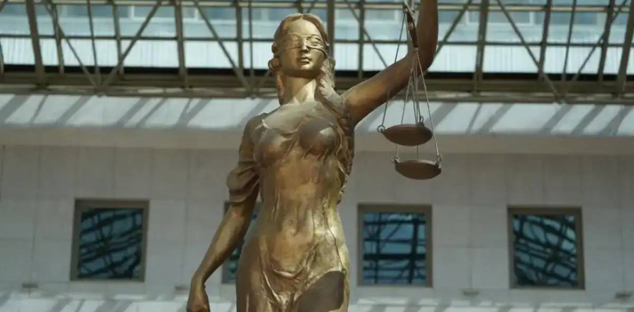 Жұмыстан шығарылған үш мұғалім директордан өтемақы өндіріп, қызметтеріне қайта оралды