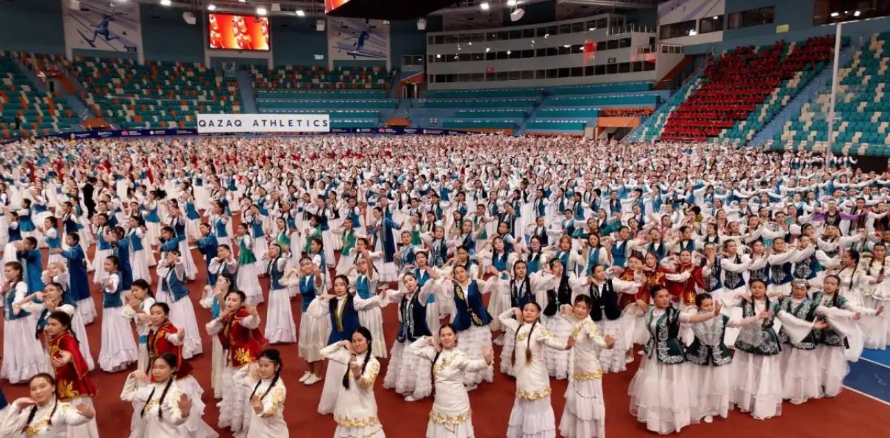 Астанада бір мезетте 3 мыңнан астам оқушы «Қамажай» биін биледі