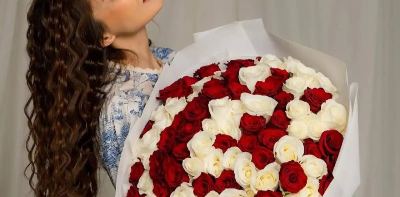 «Арыңыз қалай жібереді»: Жұлдыз Әбдікәрімова қысқа кием деп сынға қалды