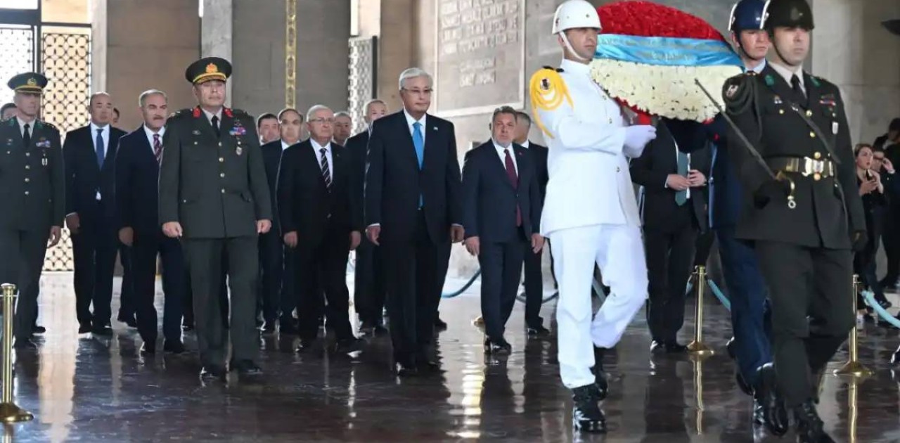 Президент Мұстафа Кемал Ататүрік кесенесіне зиярат етті