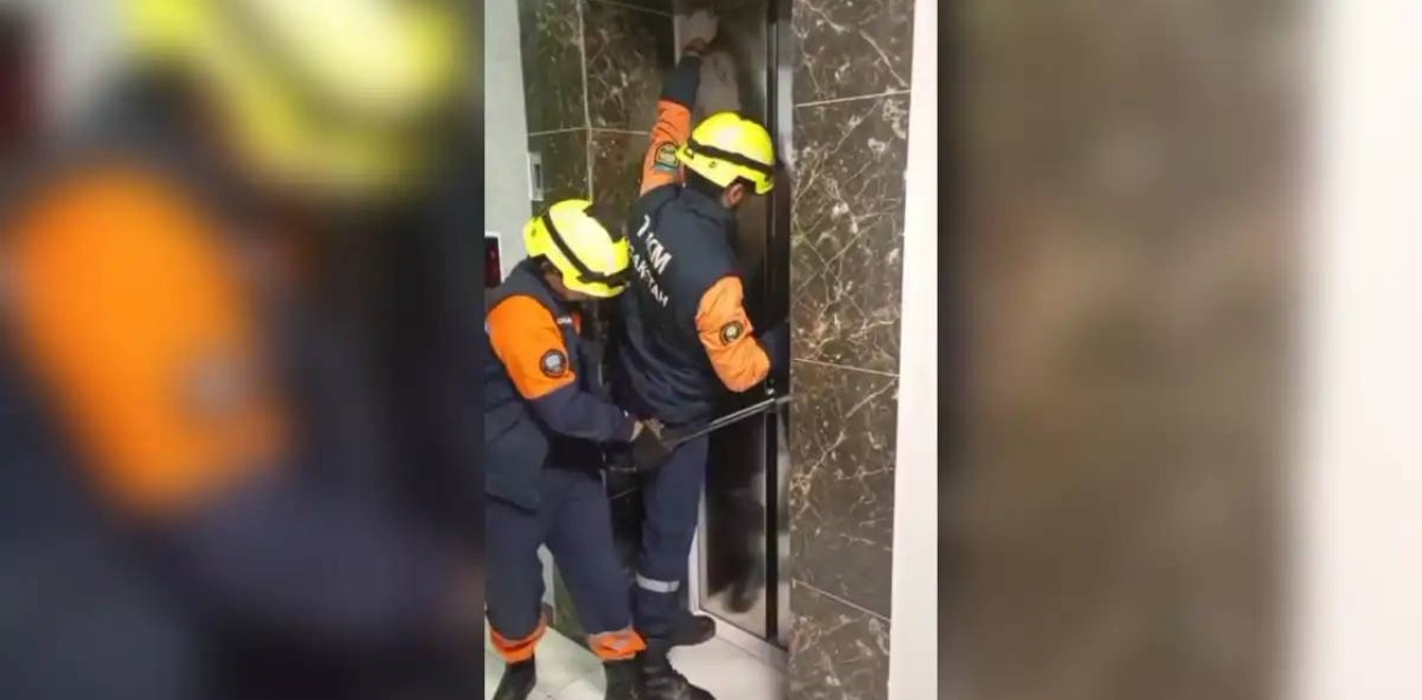 Елордалық құтқарушылар лифтте қалып қойған 9 адамды құтқарды
