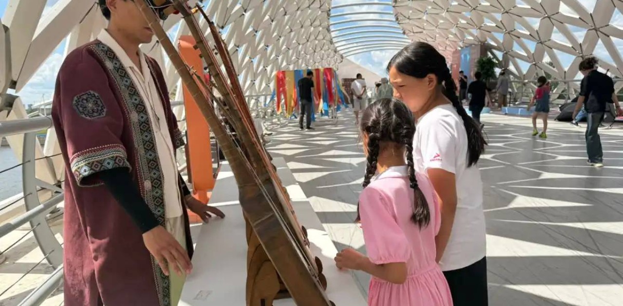 Ұлттық домбыра күні: Астанада өткен мәдени іс-шараға 20 мыңнан астам қонақ жиналды