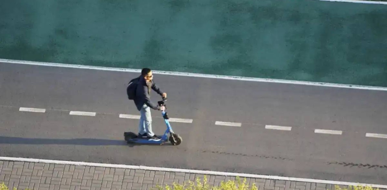 Елімізде электросамокаттардың тротуармен жүруіне тыйым салу ұсынылып отыр