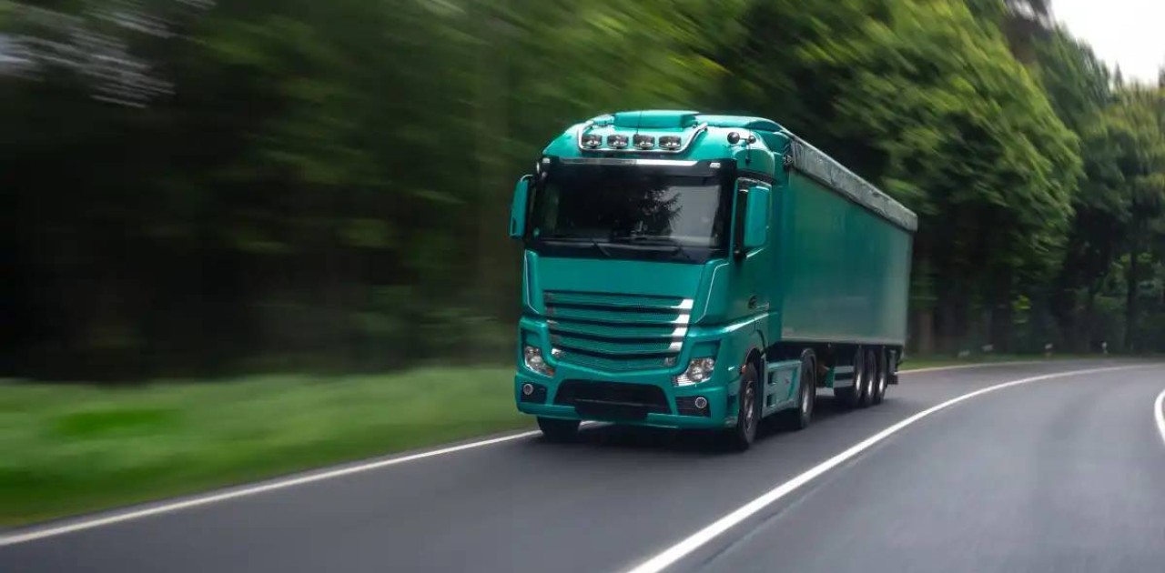 Жүк көліктерін заңсыз тіркеу: келтірілген залал 740 млн теңгеден асты