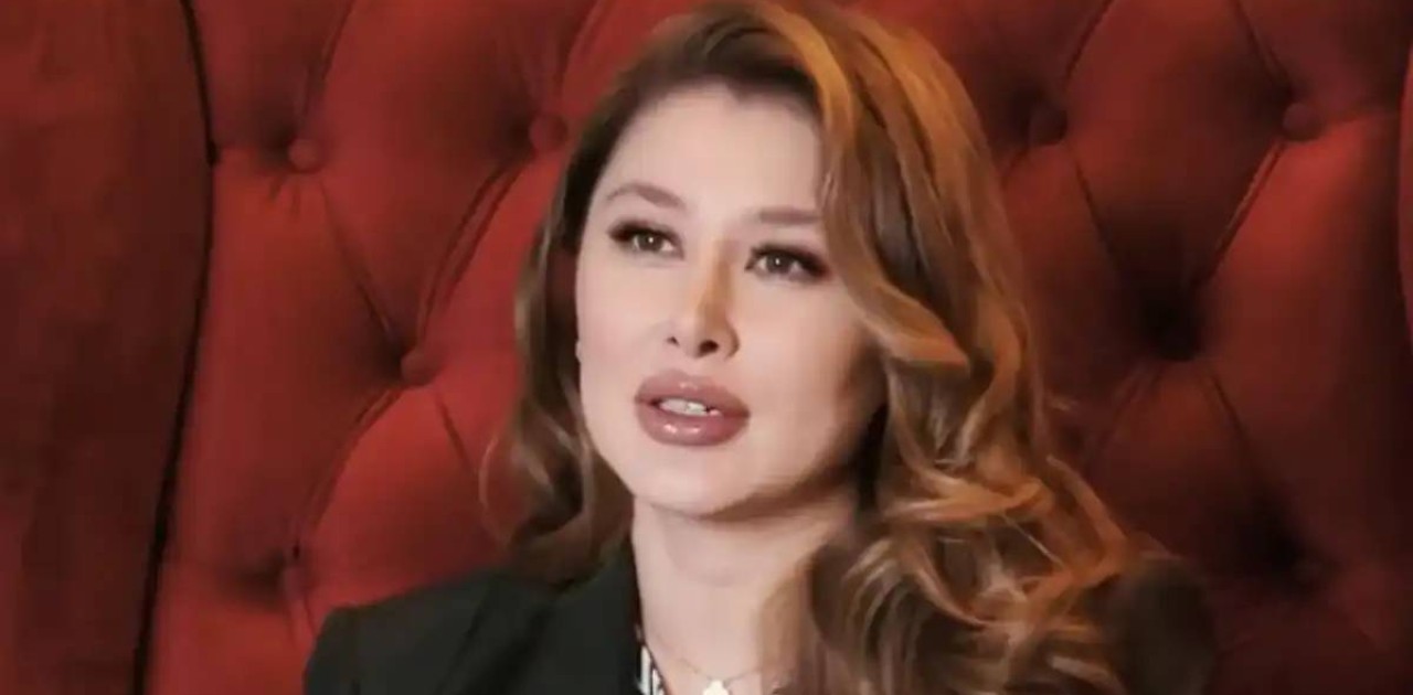 «Менің бір айлығымды басына орап алыпты»: Әсел Асқардың  киімінің бағасы талқыға түсті