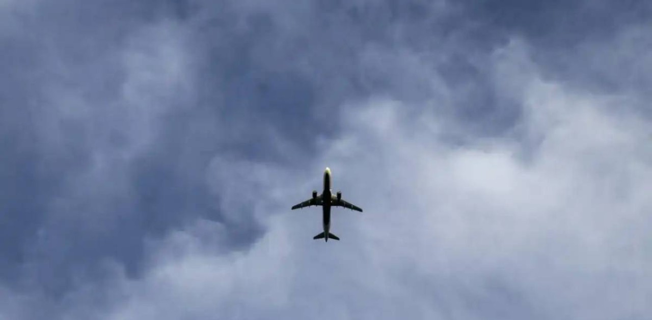 Вашингтонда ұшақ өзенге құлады