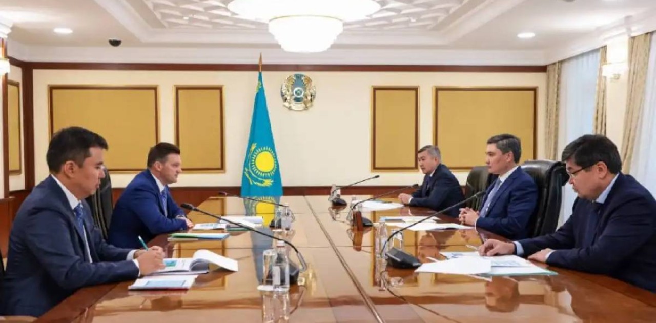 Олжас Бектенов Еуразиялық даму банкінің басқарма төрағасымен кездесті