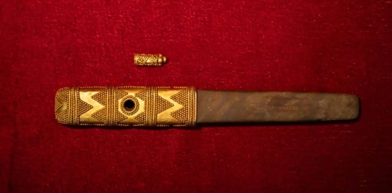 Атырауда сармат дәуіріндегі патша обасынан жүзге жуық алтын бұйым табылды