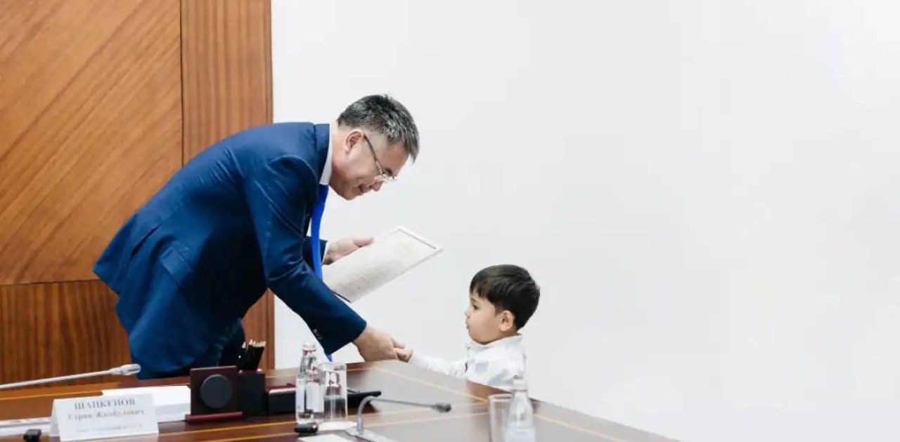 Қоқыс жинап, қошеметке бөленген «кішкентай эколог» Президенттен алғыс алды