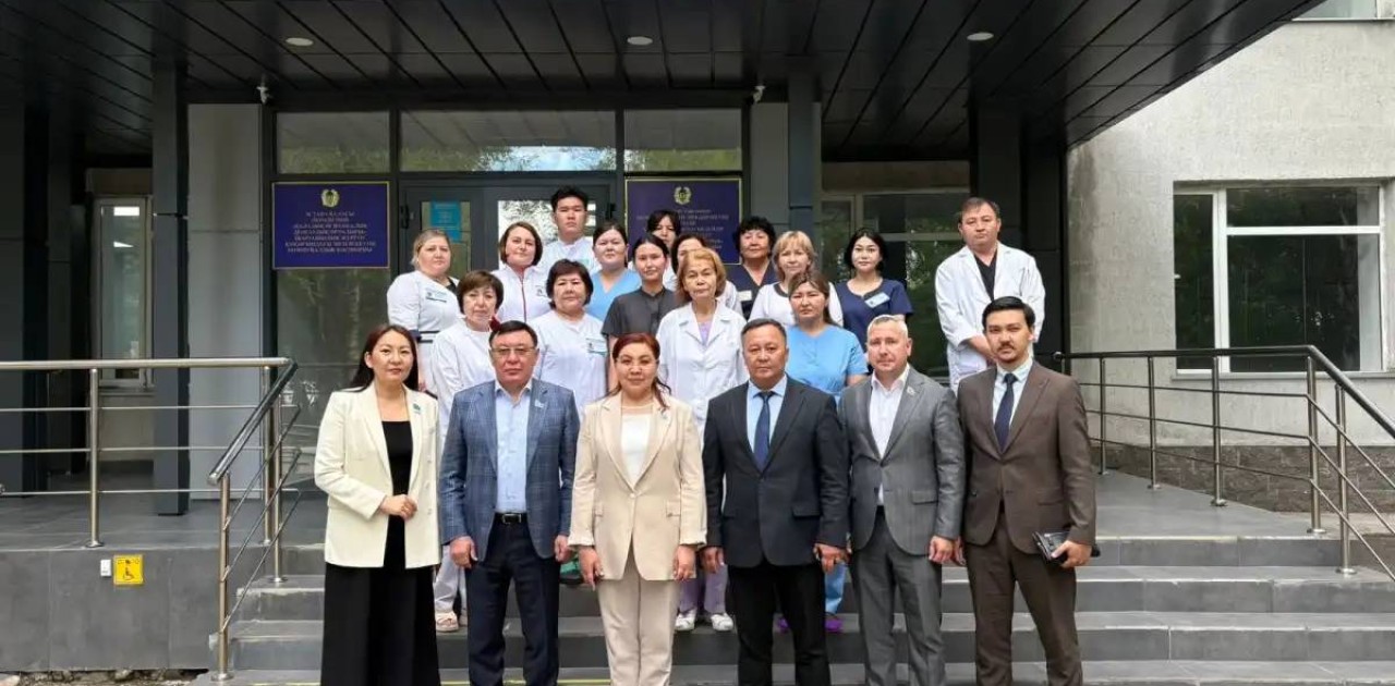 Сенат депутаттары елордалық ұйымдардың ұжымдарымен кездесті