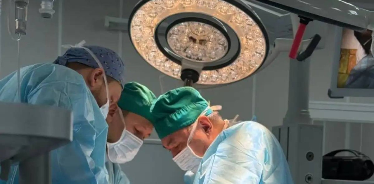 Дәрігерлер бір мезгілде жүрекке ота жасап, бүйректі алып тастады