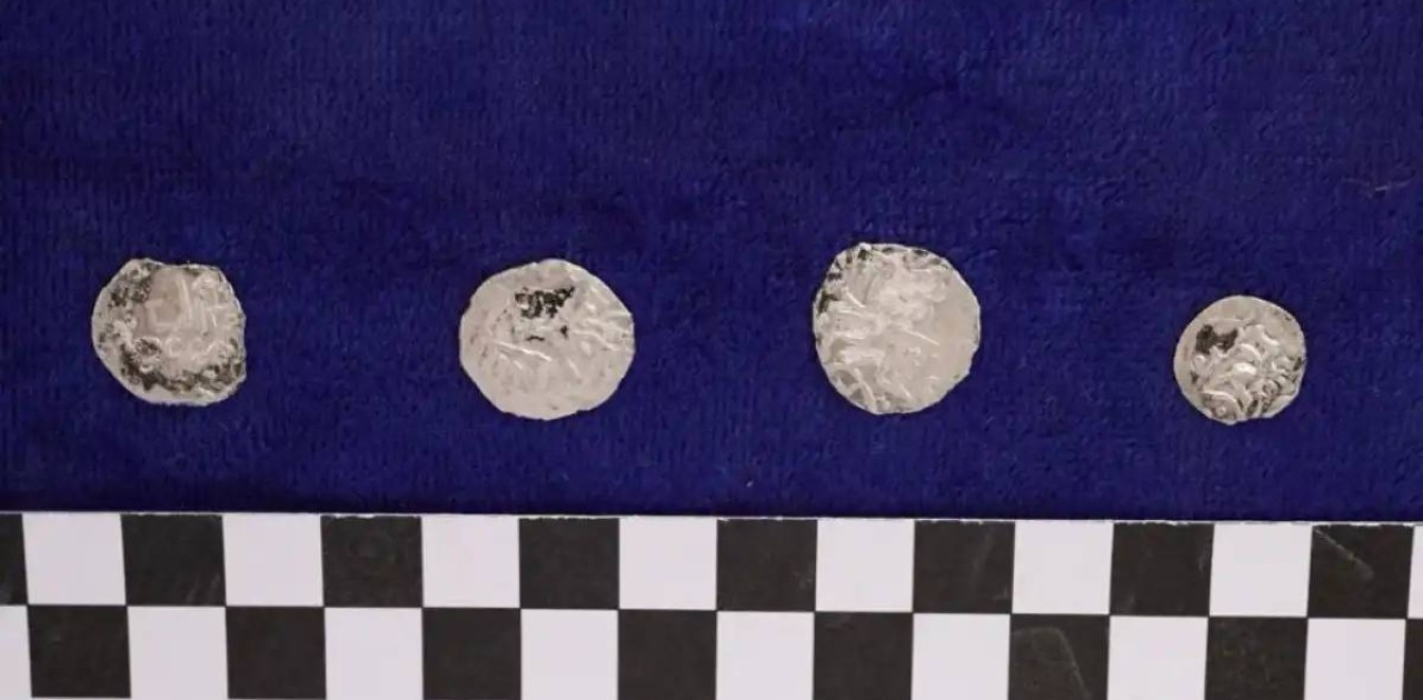 Атырау маңында сирек кездесетін көне күміс тиындар табылды