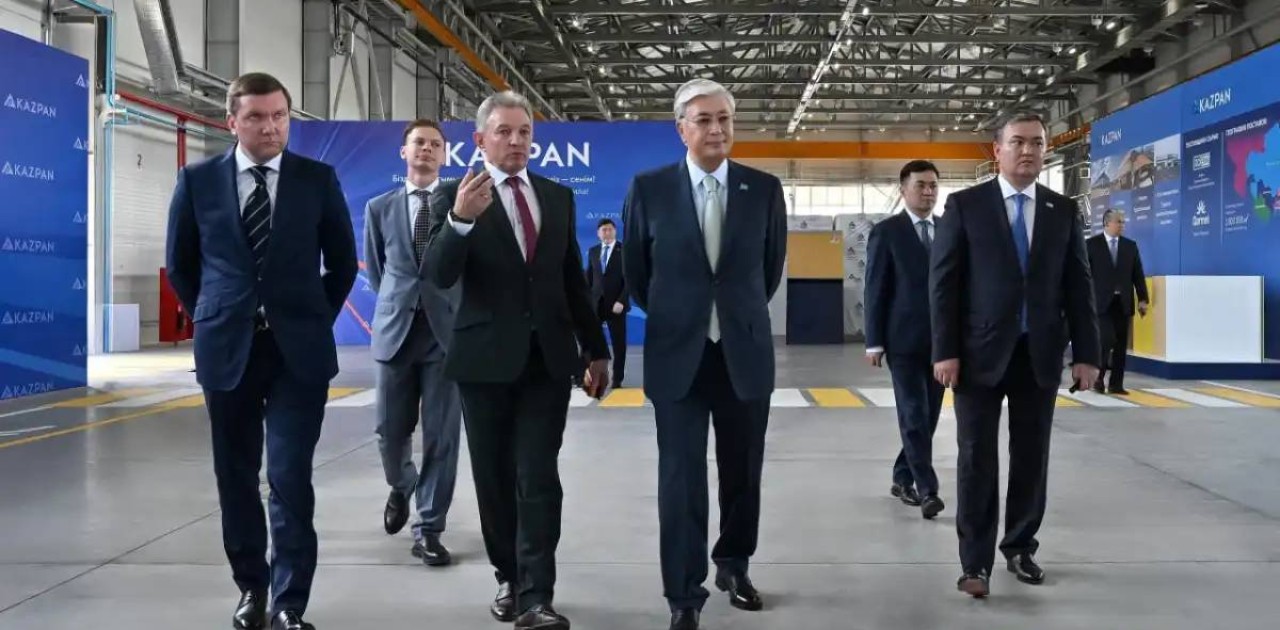 Президент KazPan сэндвич-панелдерін өндіретін зауытты аралап көрді